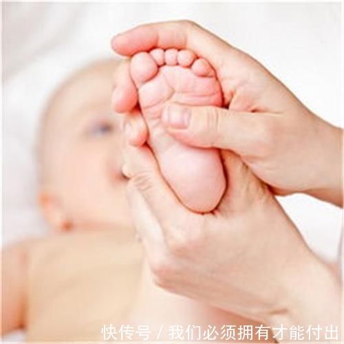爸妈|多摸摸宝宝两个部位,有助于大脑发育,每位新手爸妈都学习一下