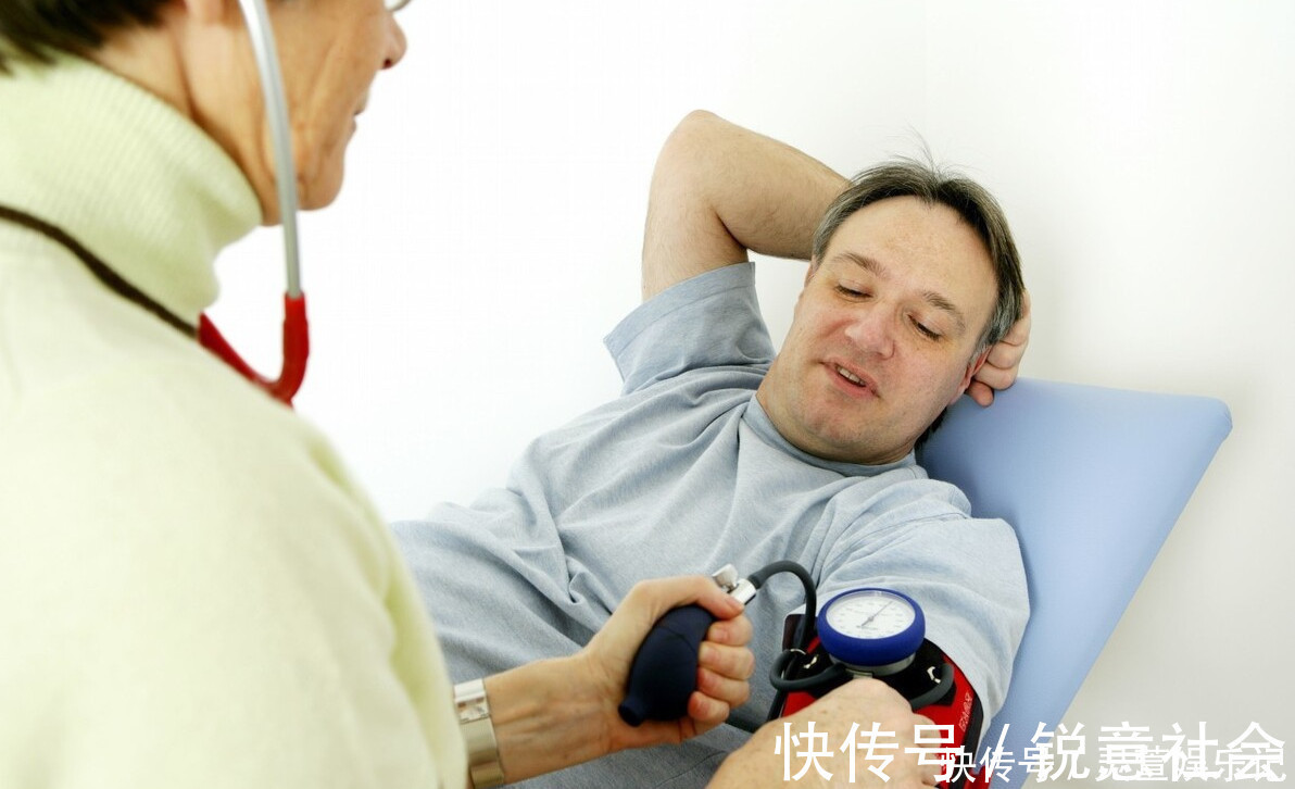 后果|高血压喝红酒会有什么后果?靠喝红酒调理控制高血压不靠谱