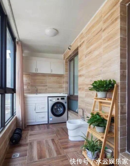 老公|楼上邻居把阳台改成卫生间,老公笑着同意,一周后老公哭着说后悔