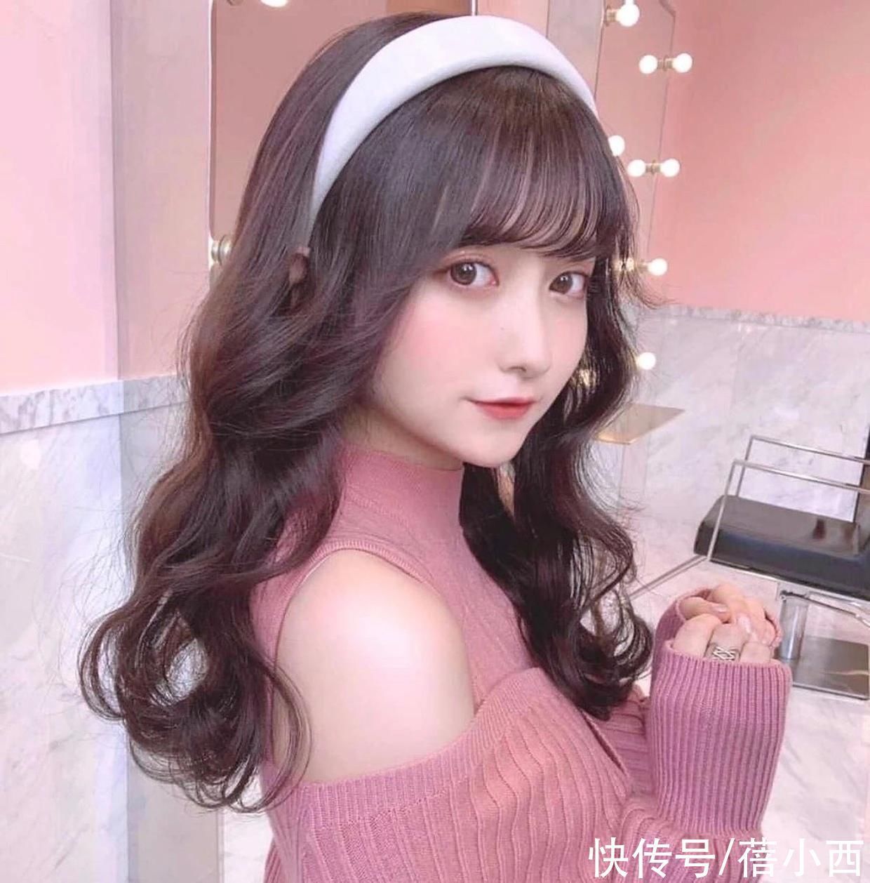 发型 今秋别留黑长直了，试试这“4种”气质发型，减龄还显脸小