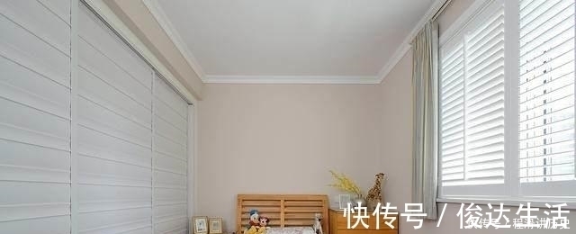 阳台上|多亏老婆这个明智的决定,在电视墙做一圈柜子,完工后漂亮又实用