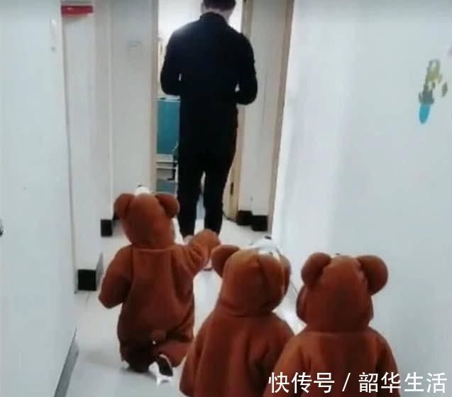宝爸|有了三胞胎后,爸爸上厕所都变成这样的画风,一旁妈妈笑抽了
