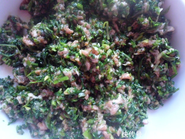 乡村里的人人爱吃的寻常野菜，吃了这么多年才知道它叫荠荠菜