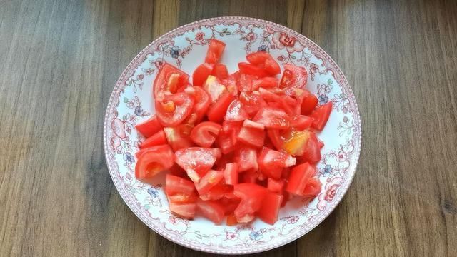 西红柿|西红柿茄子焖面,香喷喷的,真是一锅不够吃,隔三差五家人就要吃