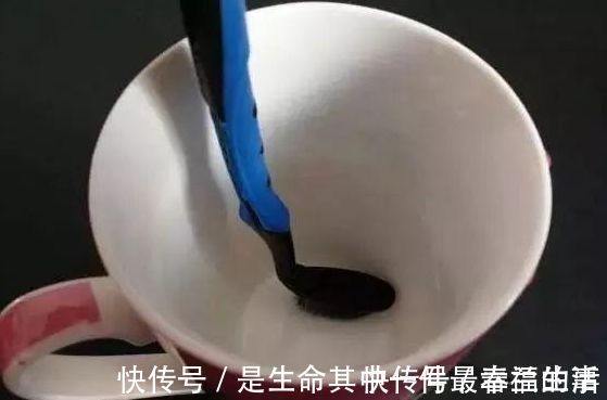 全能|旧牙刷别扔了!放打火机上烤一烤,变“全能”小助手,全家用得上