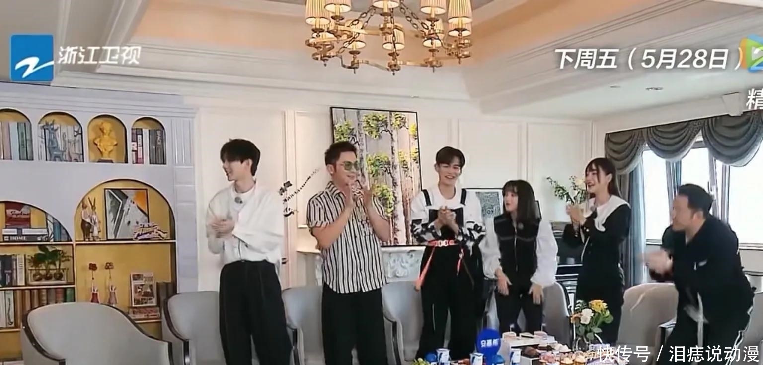 幼苗 郑恺苗苗合体录跑男现场图曝光,女方肤白貌美,郑恺全程追妻被虐