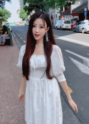 |搞笑GIF:妹子,这里有些破旧了,搬到我家来住吧