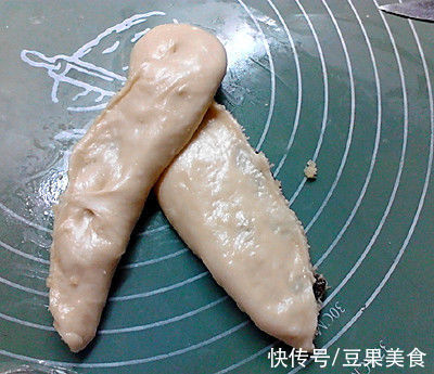 #健康甜蜜烘焙料理# 椰蓉提子面包