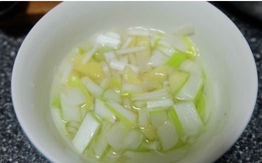 猪肉芹菜馅|冬天最爱吃饺子,妈妈这么调馅,连挑食的女儿都爱吃了!