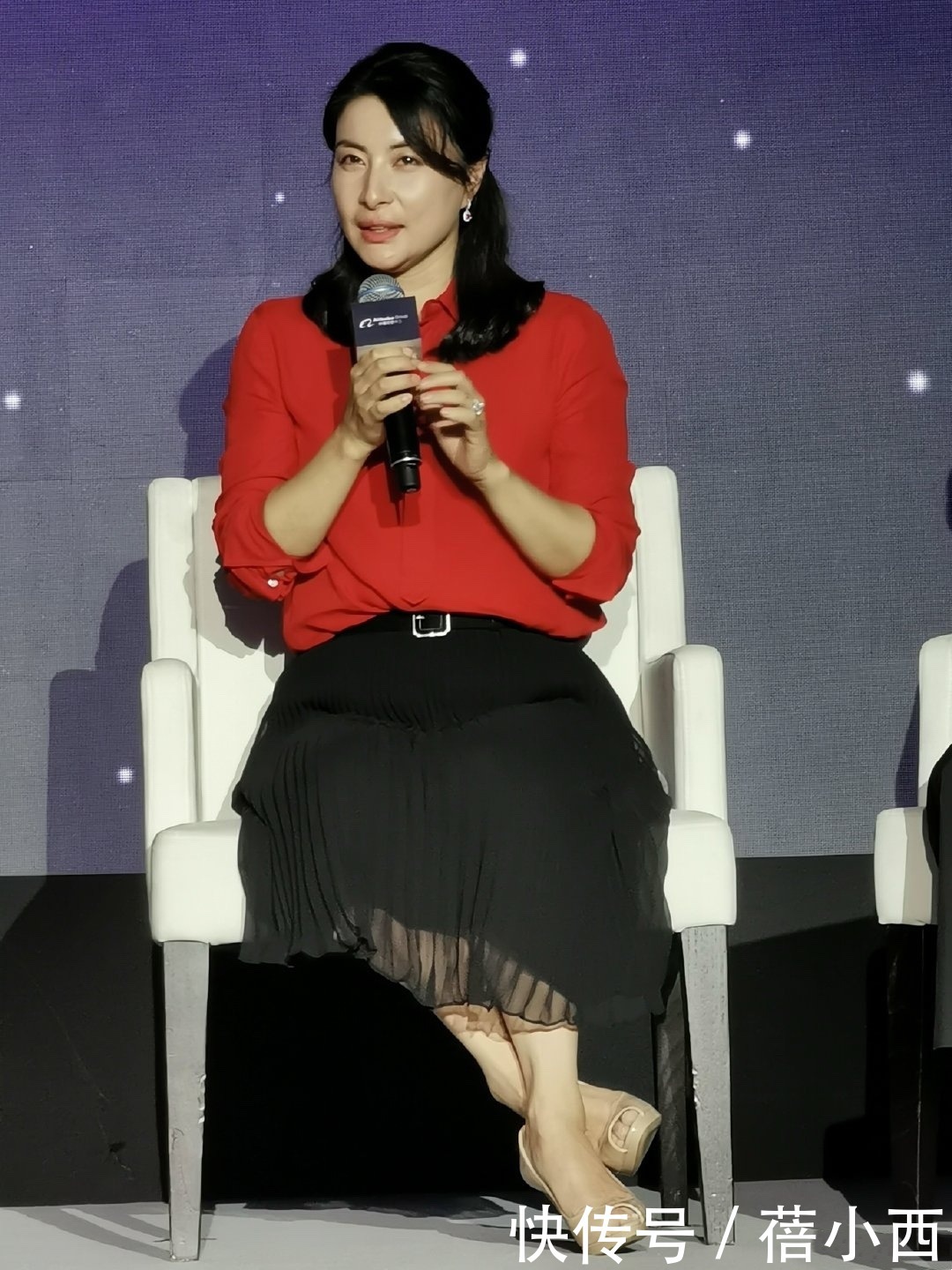 一身|我被郭晶晶的“豪门气质”迷住了,一身高调打扮,比平常高贵多了