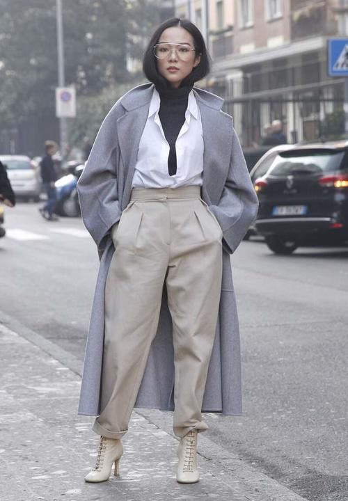 如何把白衬衫穿出时髦感？叠穿高领衫保暖干练又有型，配马甲很酷