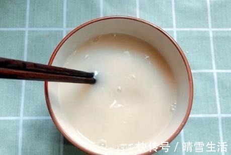 蒸馒头|蒸馒头，不放碱不放牛奶，教你1招，30分钟发满盆，暄软又筋道！