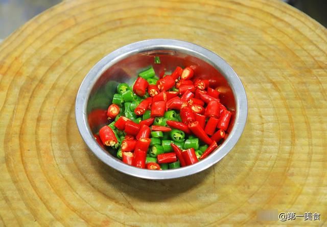 解馋|解馋必备，大厨分享干煸辣子鱼，不仅香辣够味，连鱼骨都是焦香的