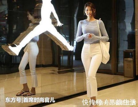 女神魅力|街拍女神魅力的小姐姐,穿搭打底裤,彰显出时尚魅力