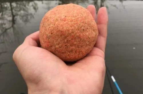 低温季节钓鲫鱼不能少的心得,大板鲫一波又波的在窝子转!