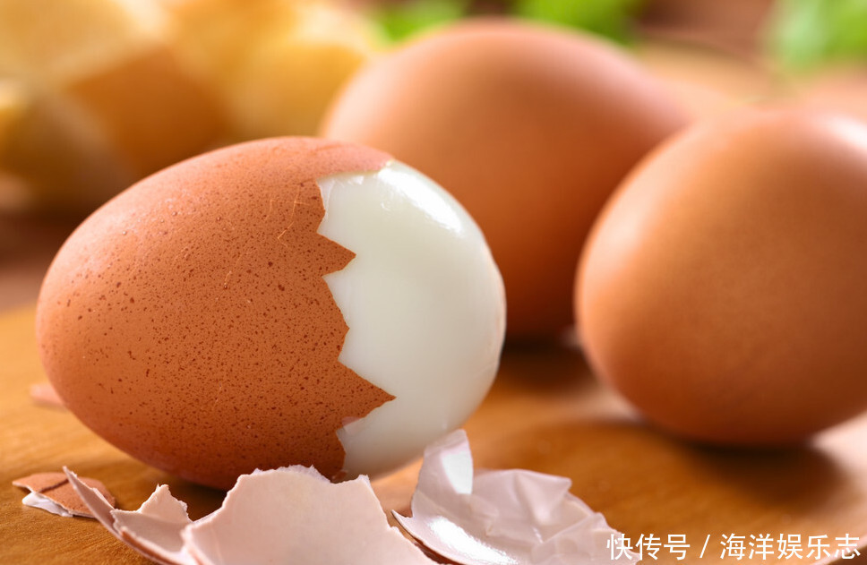 剥壳|天热煮鸡蛋,直接下锅煮就错了,教你一招,鸡蛋又香又嫩还好剥壳