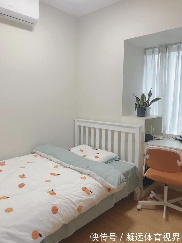 耐看|她家不吊顶,只走石膏线,墙面不造型,只刷乳胶漆,太简洁耐看了