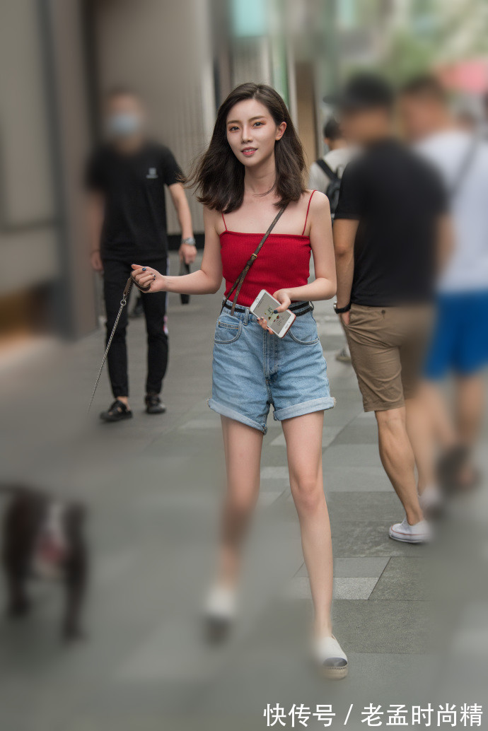 街拍|成都街拍,高颜值的美女都喜欢这么搭,有没有让人怦然心动?