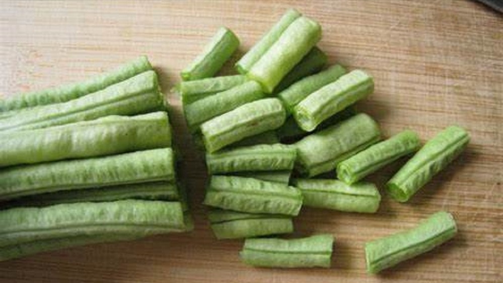炒豆角有人焯水和直接炒！难怪发黄不好吃，30年大厨教你正确做法