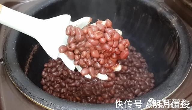 好吃|红豆饼这样做太好吃了，锅里烙一烙，我家一周吃五次，真的太香了