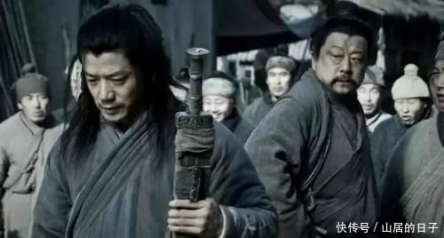 人人|韩信被贬为淮阴侯,人人疏远,樊哙却对他磕头事后才知真高明