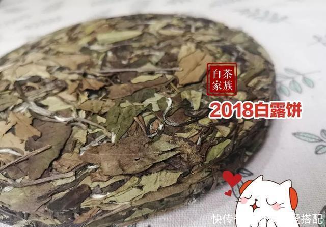  白茶圈中有一对欢喜冤家：散茶和饼茶，究竟谁能博得茶友的欢心？