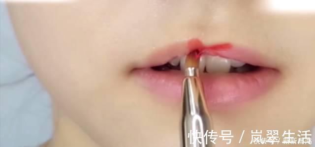 遮瑕 口红太贵?姑娘只用了1支口红 画出了8种唇色!