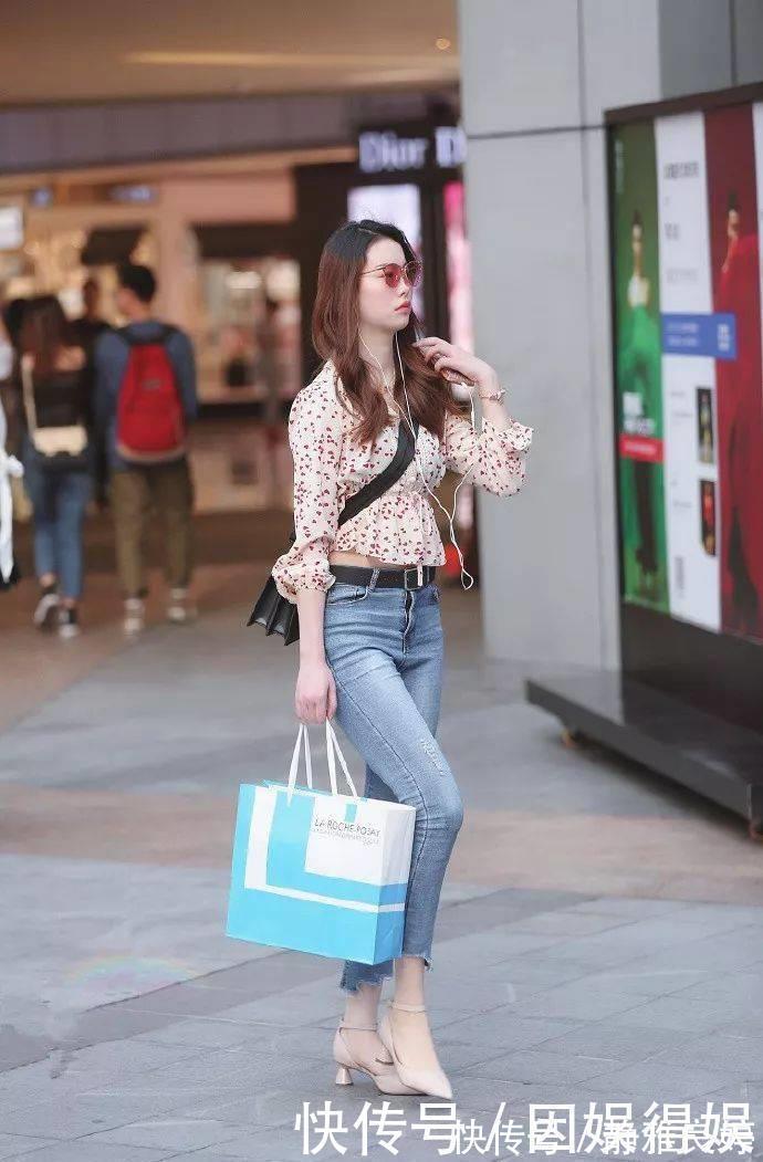 高跟鞋|美女搭配一双尖头高跟凉鞋,突显出唯美的气质,有一种女神的风范