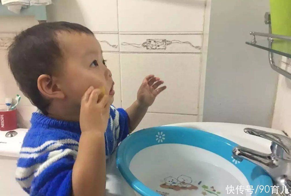 饮料|10岁孩子一口烂牙,只因平时常吃的三种食物,家长都错怪糖果了