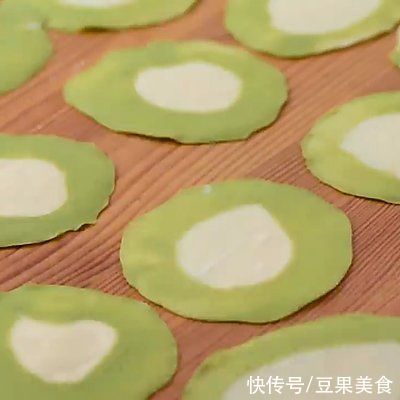色香味俱全的翡翠菠菜素饺子，这个冬至必不可少