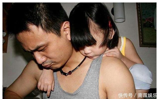教育性|12岁还和女儿亲亲,女儿:长大我要嫁给你,吓坏宝爸