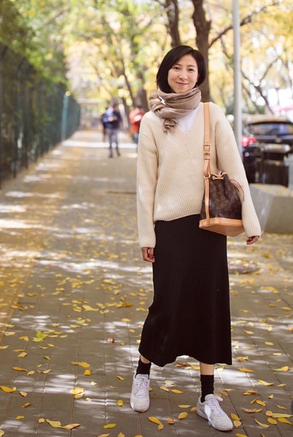 半身裙 又被“小黑裙”惊艳到,冬天这样搭美得优雅,提升气质又减龄!