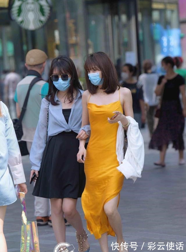 装扮 时尚好看的连衣裙装扮显得古韵别致，气质十分出众，简单大气！