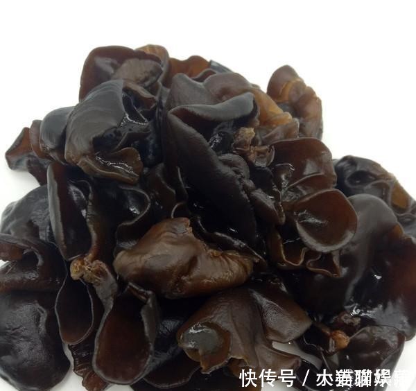 这菜宁可丢掉也别隔夜吃，吃一次比抽烟危害还大，快告诉家里人