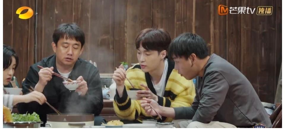 芳心|《向往的生活5》张艺兴即兴弹唱，俘获无数观众芳心，成功出圈！