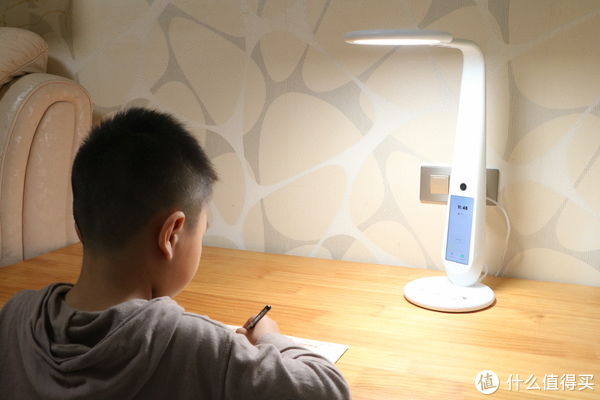 写作业|智慧家居生活 篇四十三:连台灯都这么内卷了吗?没错,它有多卷孩子就有多爱