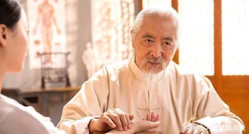 身体|女性绝经前,通常会有4个表现,若49岁后才出现,身体很不错