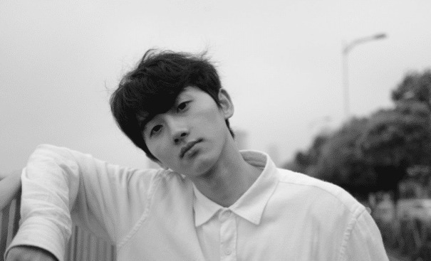 也拥有着|高中时期就已经自排话剧,有着不错的天赋,获得专业人士认可!