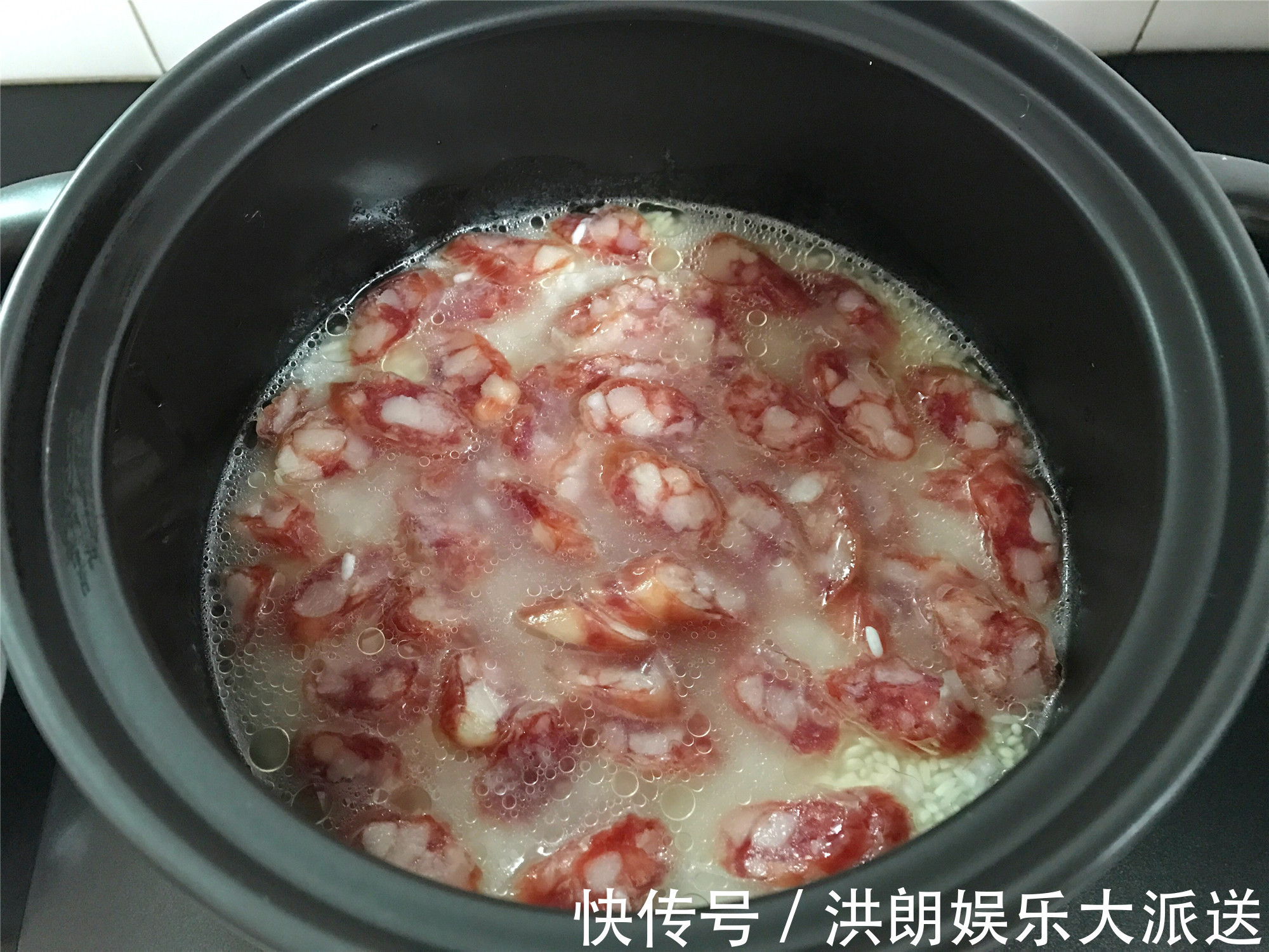 江南人家冬天必吃，饭菜一锅出，咸鲜软糯，连锅巴也不放过