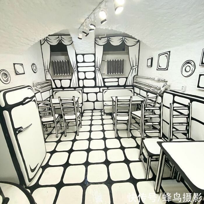 速写本|俄罗斯网红打卡地2D咖啡馆,好像走进漫画,里面待久了人都不好了