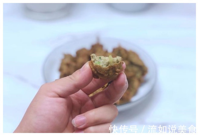 炸萝卜丸子，直接用面粉就错了，多加这3样，丸子外焦里嫩不吸油