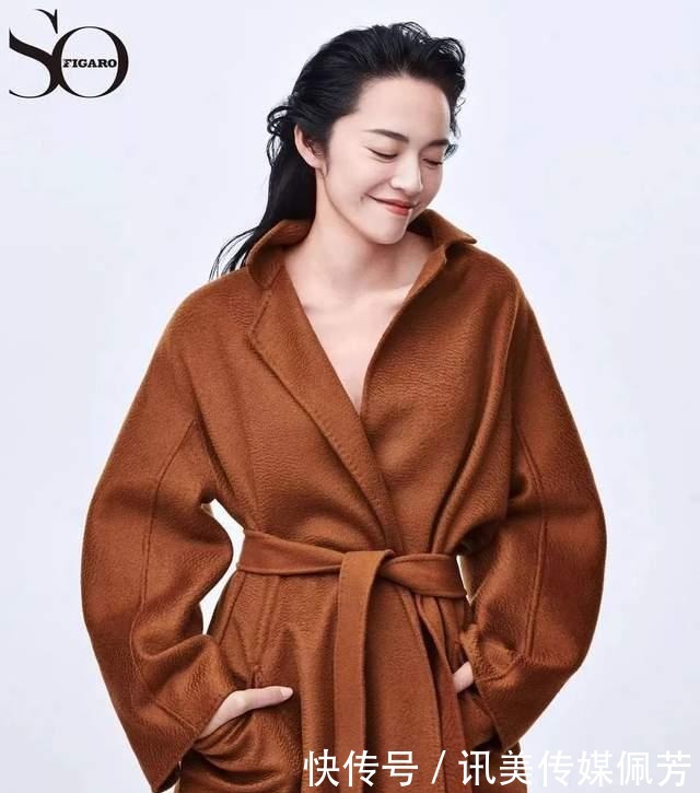 红色|难怪孟晚舟不畏磨难!穿红色睡袍大衣是女强人,可牵手老公有依赖