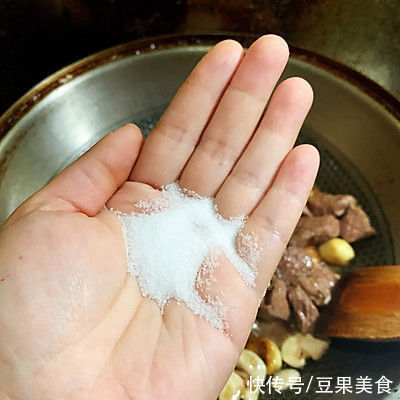 金蒜牛肉粒比补药营养，却不要钱