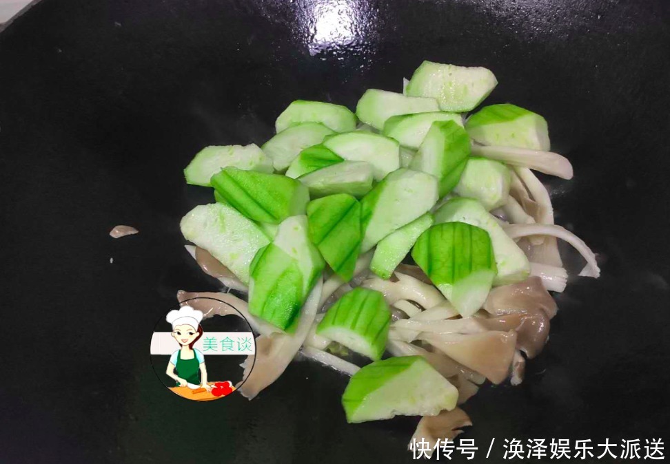 平菇|两样素菜一起煮,不放肉也很鲜,清甜爽口,夏天吃清热消暑还美白