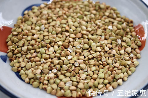 直肠|坐着排便和蹲着排便，哪种方式更好？便秘的人，适合选哪种？