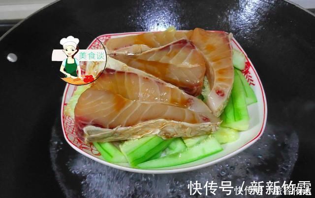 鱼腩|丝瓜和它是天生一对，蒸一蒸8分钟出锅，鲜到流口水，简单又营养