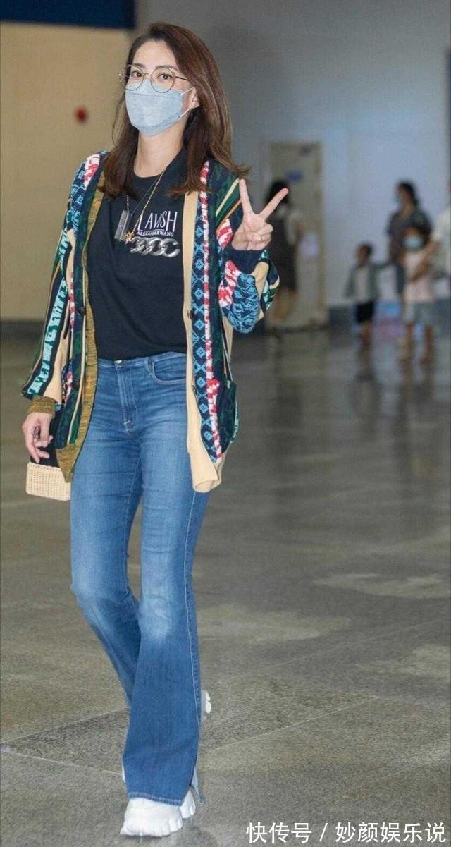 风衣|学着霍汶希去搭配,演绎出了强大气场,风衣搭配直筒裤超洋气