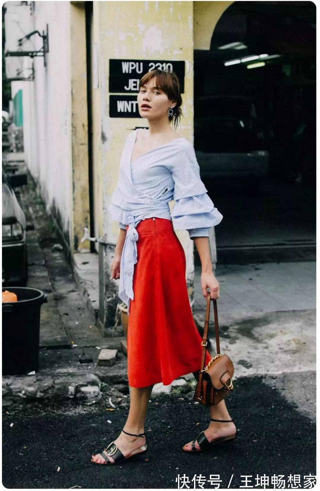 手臂 比起常规款衬衫,这件宽松款可时髦太多了,还是修饰身材的好搭档