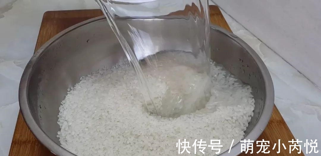 蛋糕|1碗大米,2个苹果,锅里蒸一下,做出创意小发糕,比蛋糕好吃几十倍