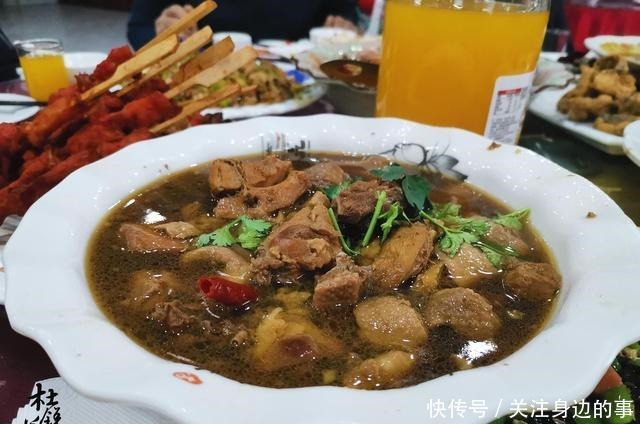 晒500一桌的农村宴席,网友这太实惠了,在城里至少1千!